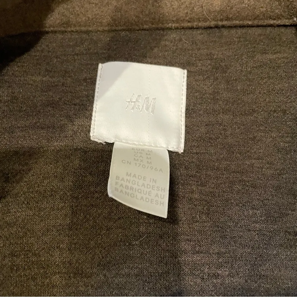 H&M Brown Lightweight Winter Shirt Jacket with Collared Design - Image 4