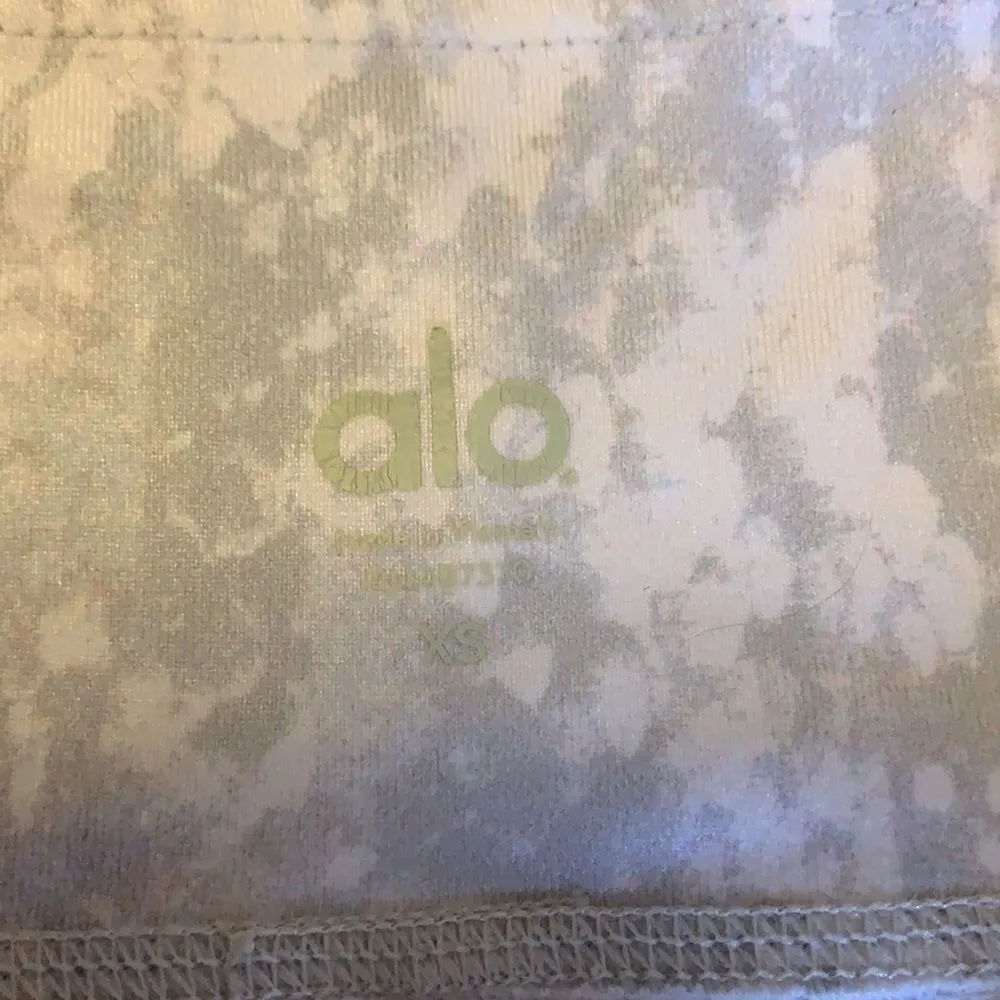 Nwot Alo Yoga airbrush white python print sz xs - Image 6