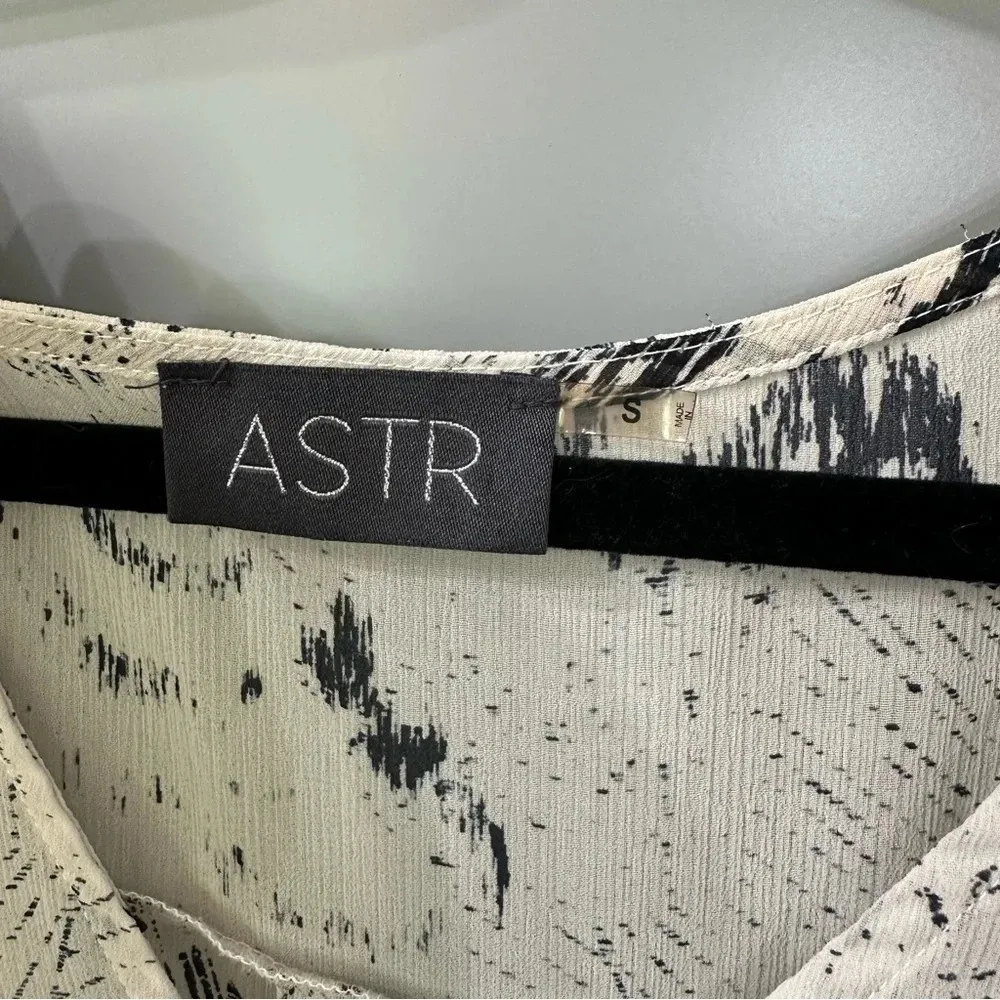 ASTR High Low Sheer Tunic Abstract Print Black And White Flowy Top Size Small - Image 7