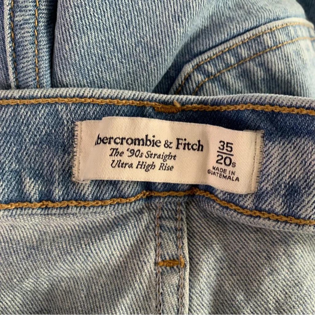 Abercrombie & Fitch 35/20 Short 90s Straight Ultra High Rise Medium Wash - Image 4