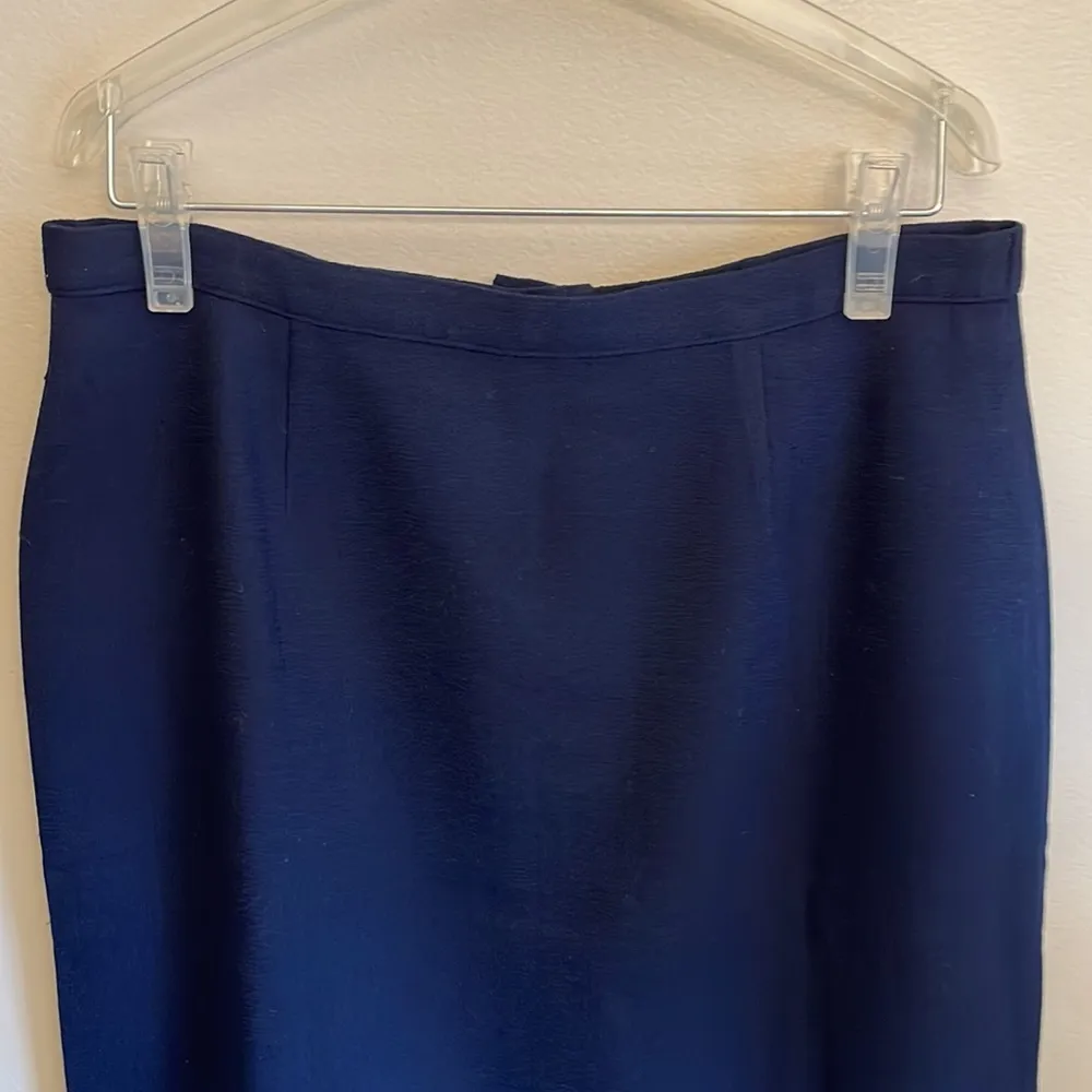 Dark Blue 100% Fine Merino Wool Skirt Made in USA. Size 10 - Image 3