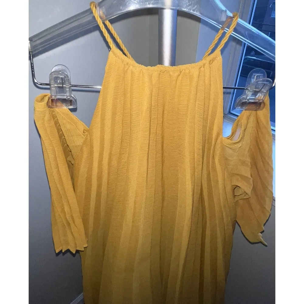 NWT BB Dakota Size XS Gretal Cold Shoulder Pleated Dress Royalty Yellow - Image 2