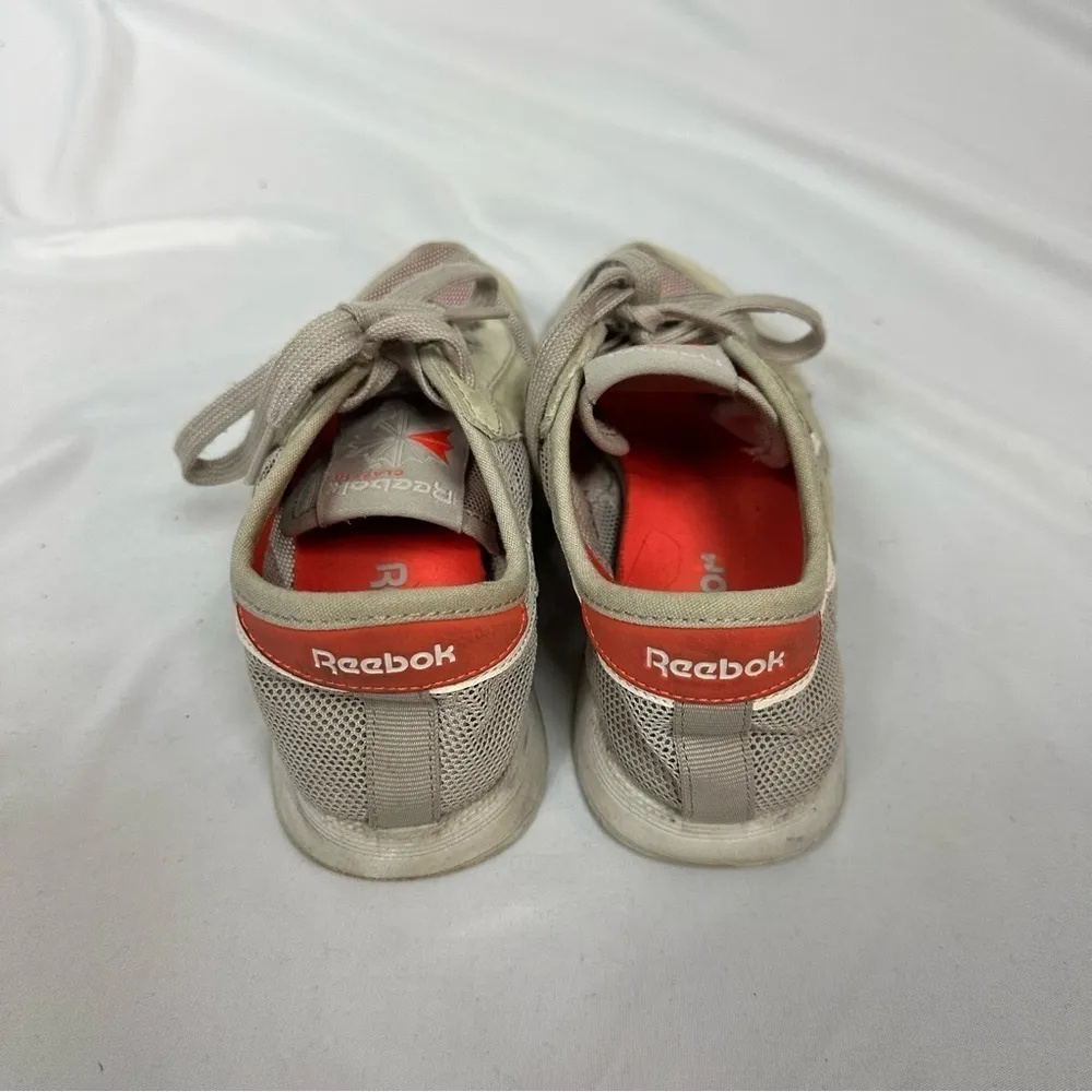 REEBOK Classic Sneakers in Size 7 - Image 4