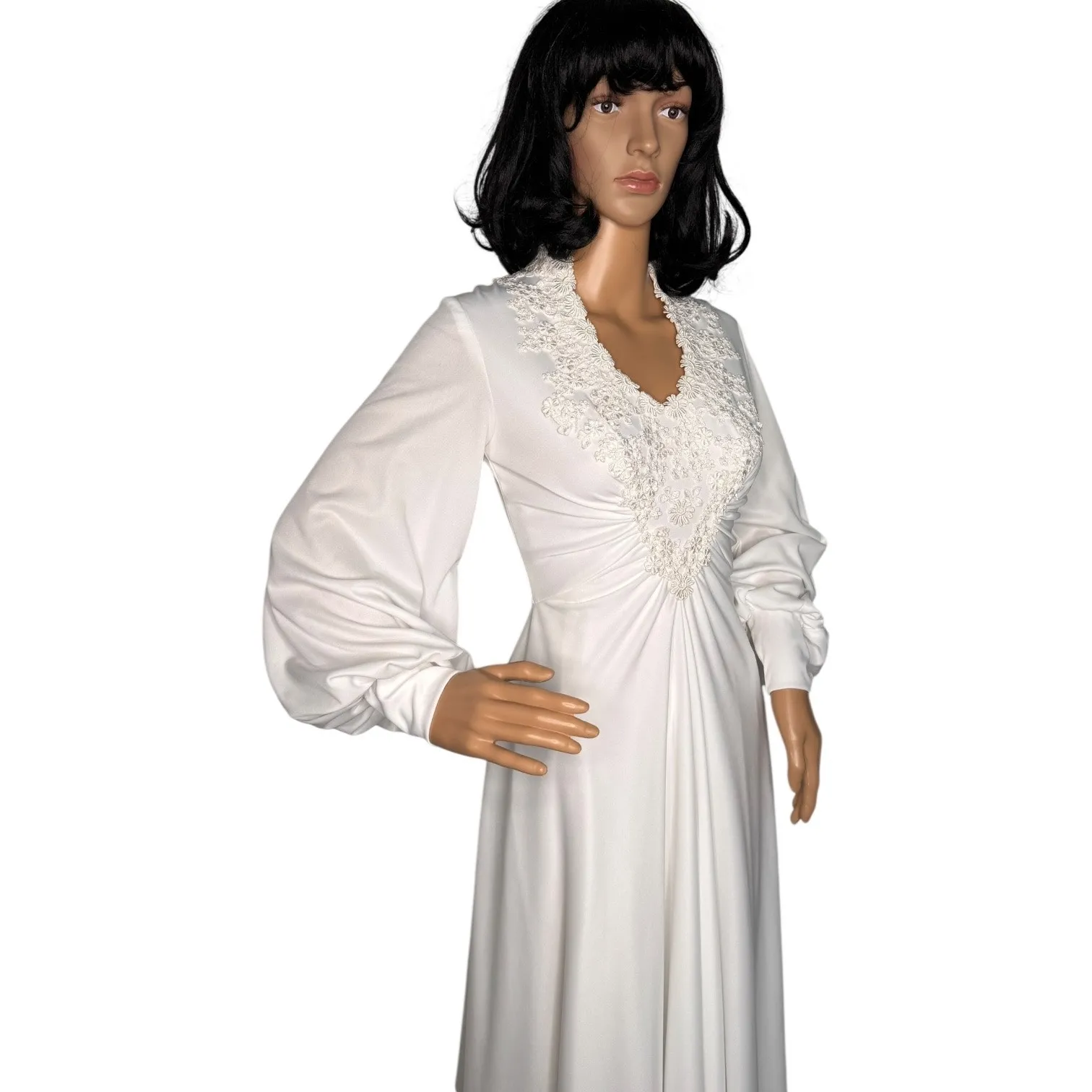 1970s Vintage Wedding Gown w/ Bustled Train & Veil ILGWU Union small White - Image 13