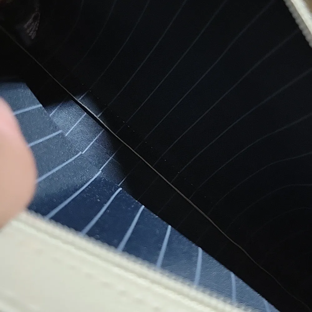 Estee Lauder Makeup Bag - Image 3