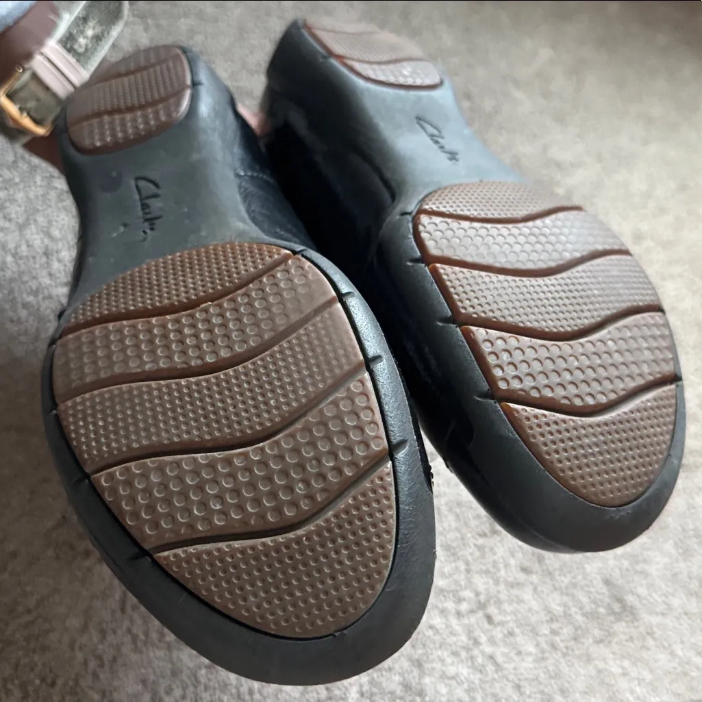 Clarks Artisan Unstructured Black Shiny Mary Jane Shoes SIZE 9M - Image 8