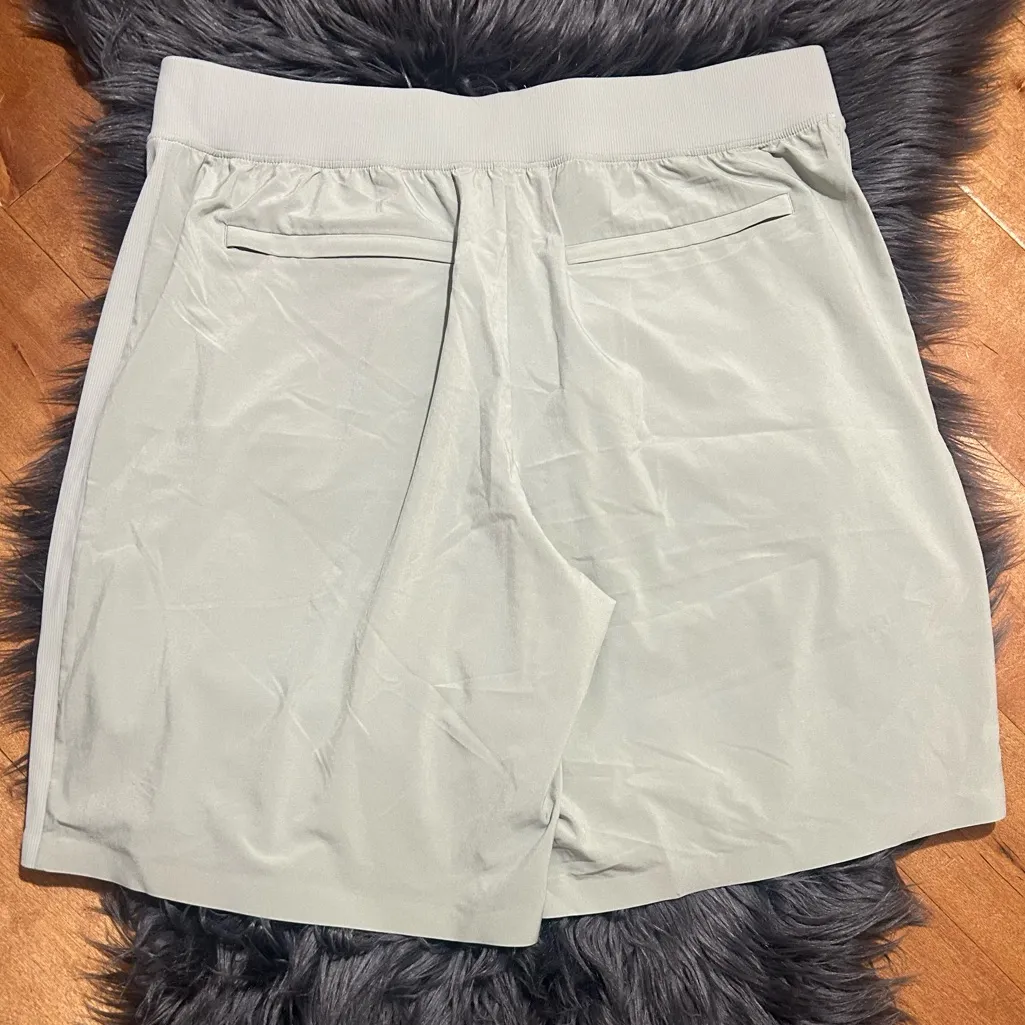 ATHLETA Brooklyn Bermuda Shorts Sage Green Shorts Size 16 - Image 5