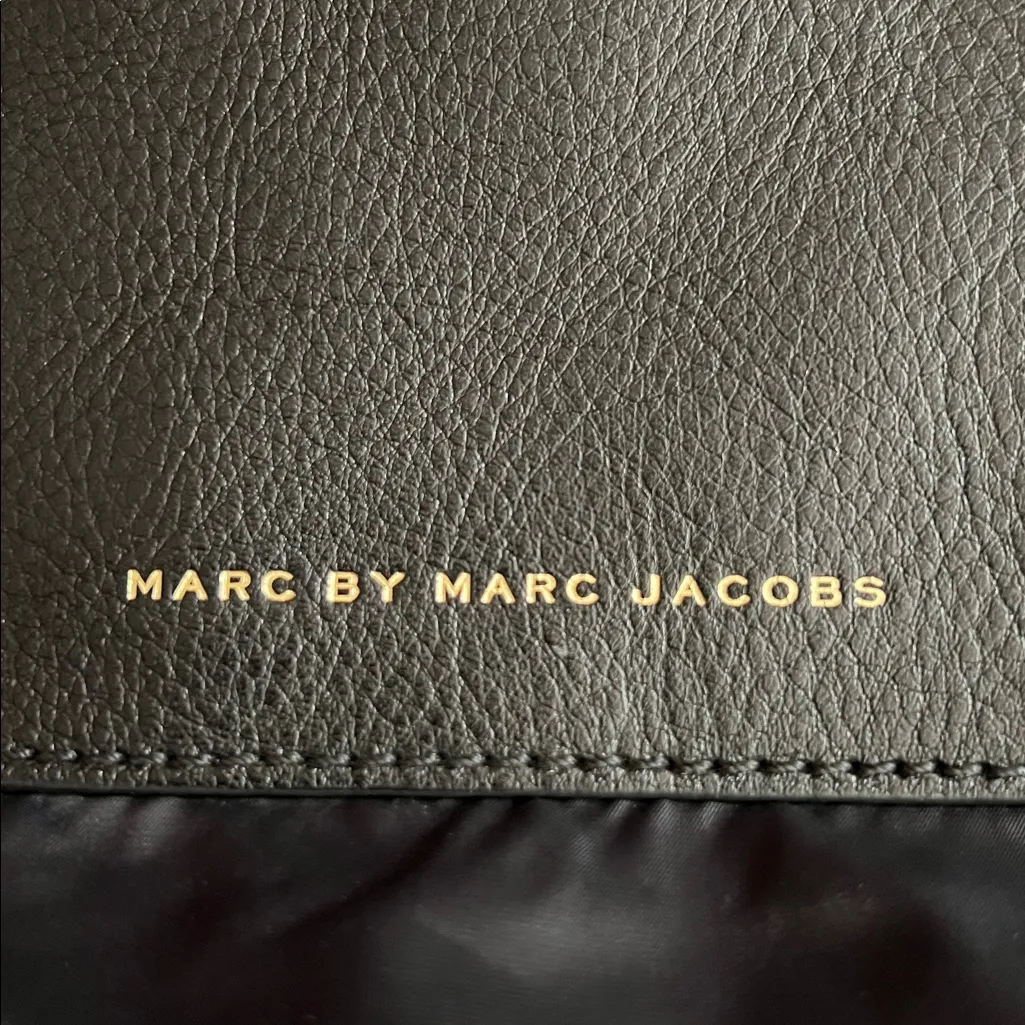 NWOT Marc By Marc Jacobs Reveritote Reversible Nylon Tote Bag Black on Black - Image 2