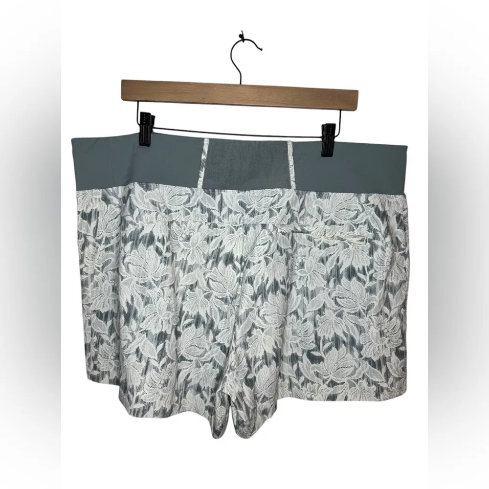 Athleta Trekkie North Short Size 18 Ethereal Bloom Green White Floral Lace - Image 6