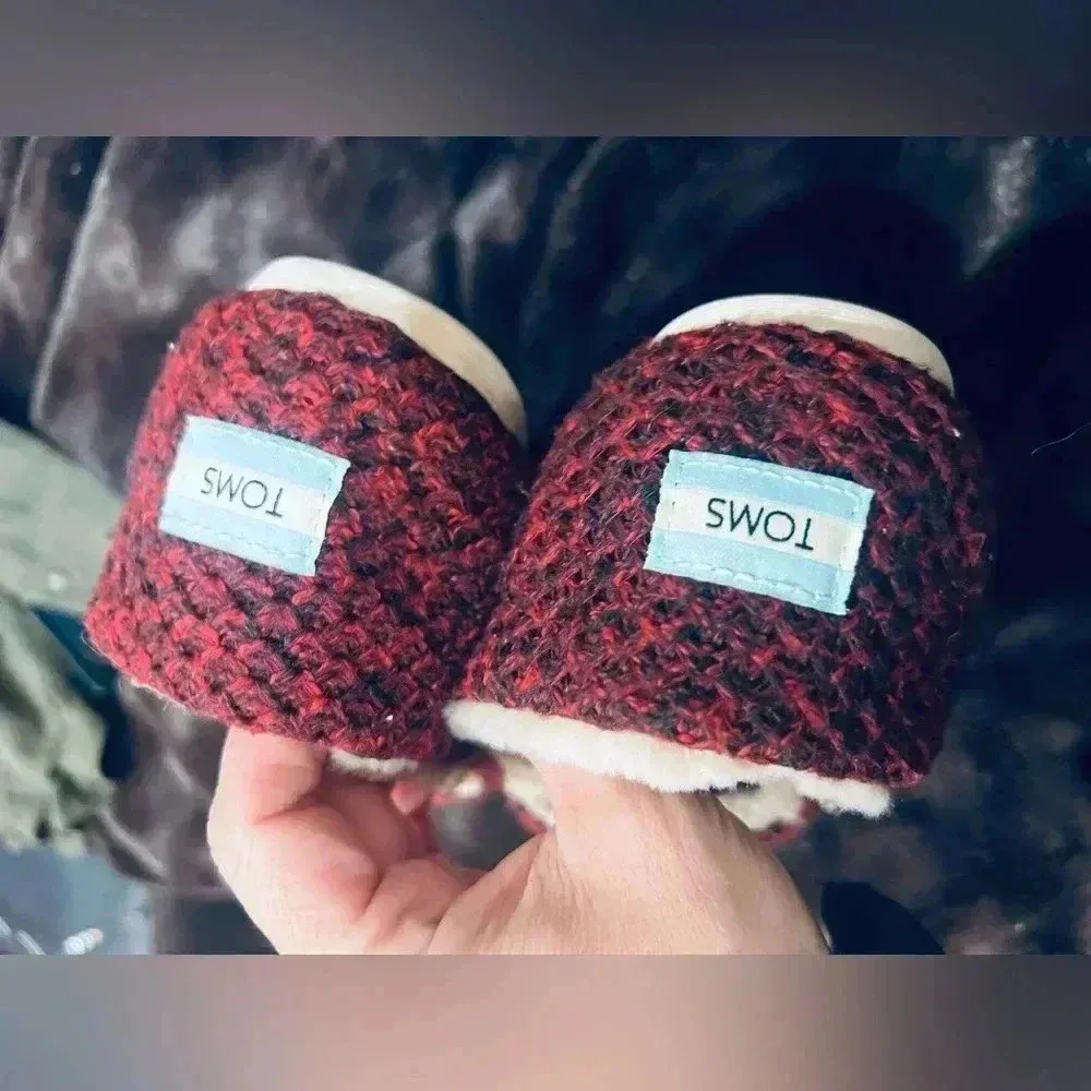 Toms Shoes Women’s size 12  Alpargata Sweater Slip On Flats Red Comfort Casual - Image 6