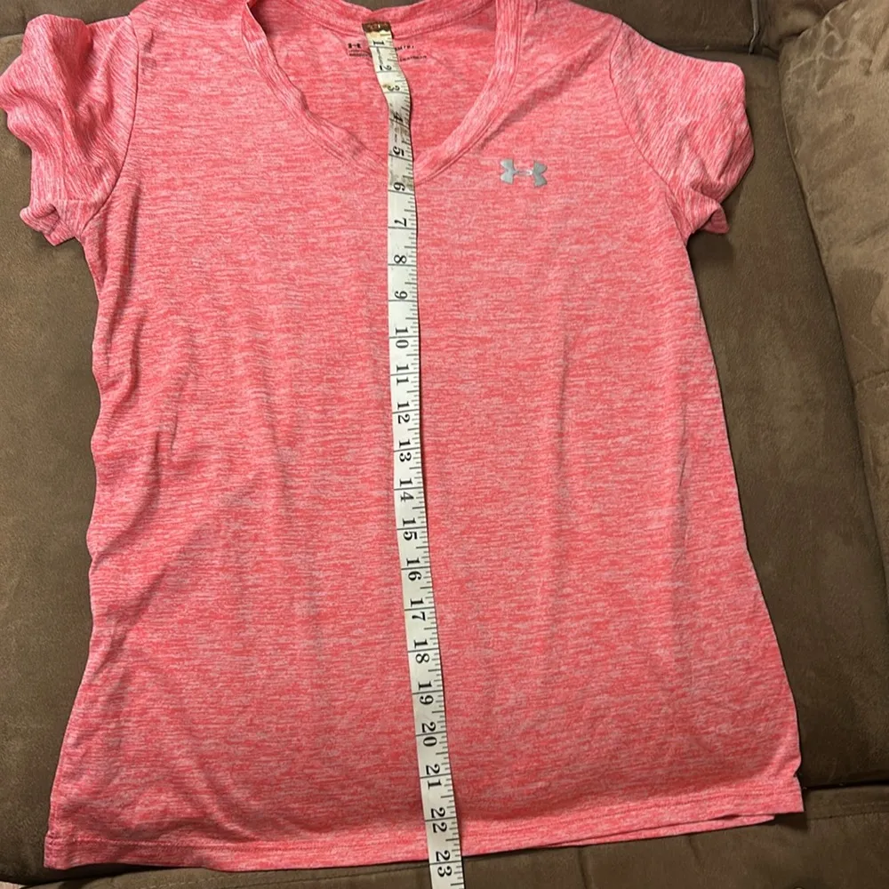 Under armour women’s Tech V-neck Twist Short Sleeve Shirt pink/red size S - Image 5