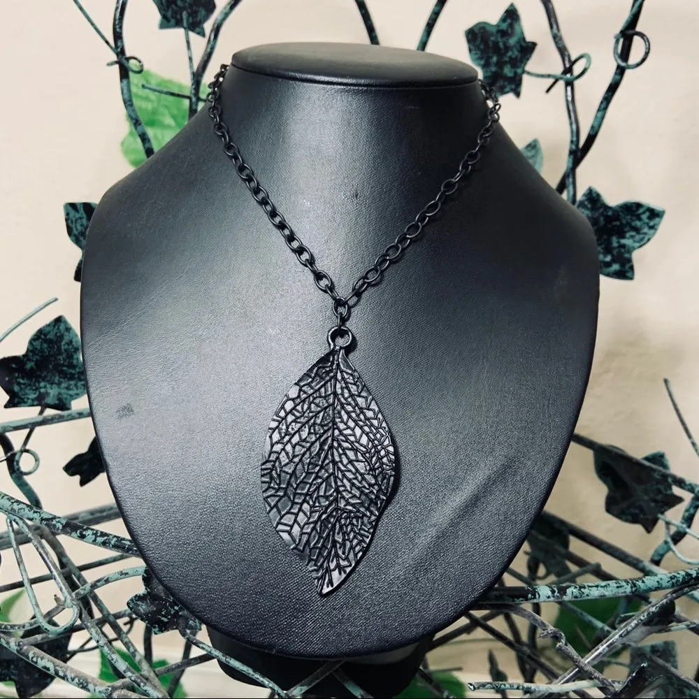 Black Leaf Floral Goth Necklace New - Image 6