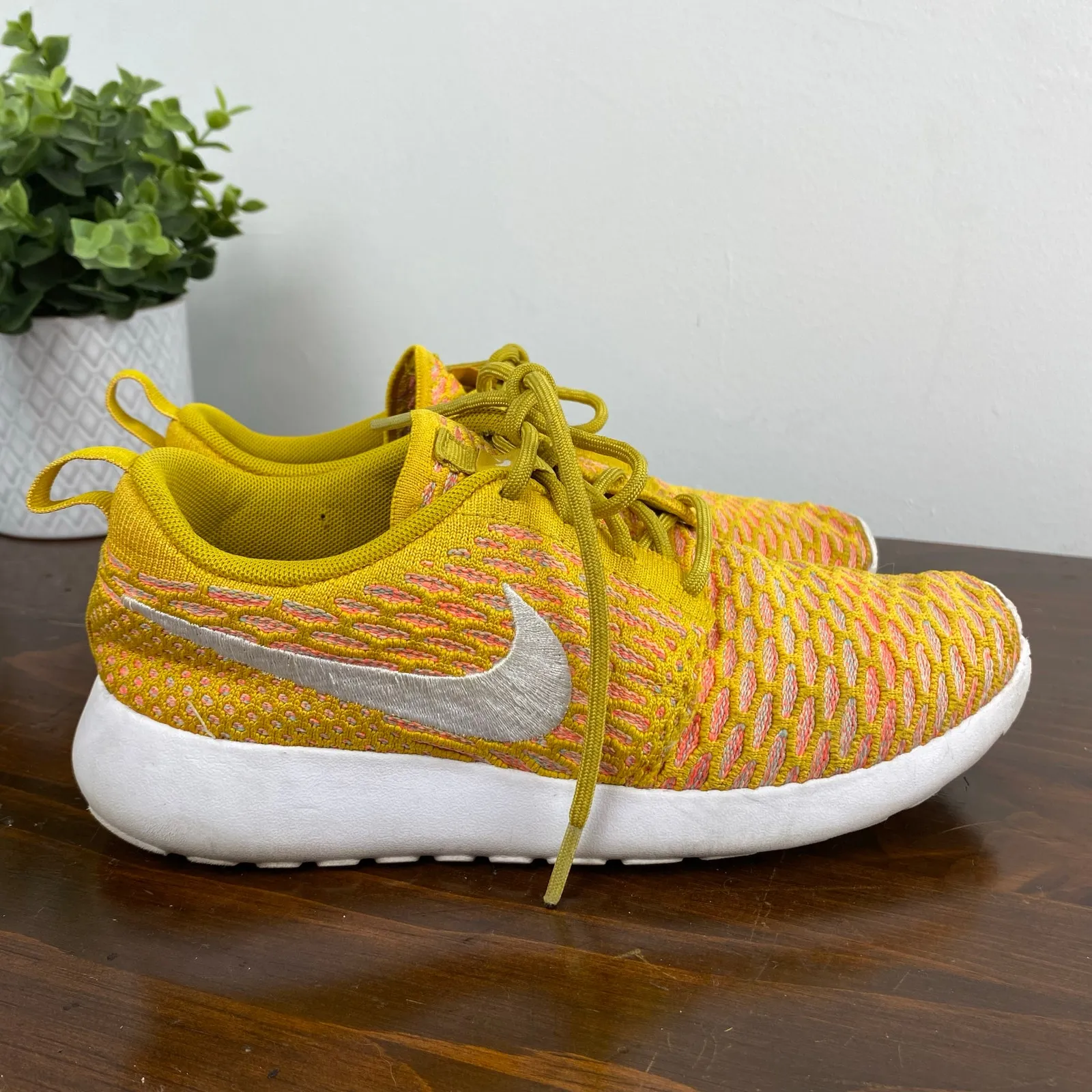 Nike Roshe One Flyknit Sneaker Shoes Orange/Pink/White  Women’s Size 6 - Image 4
