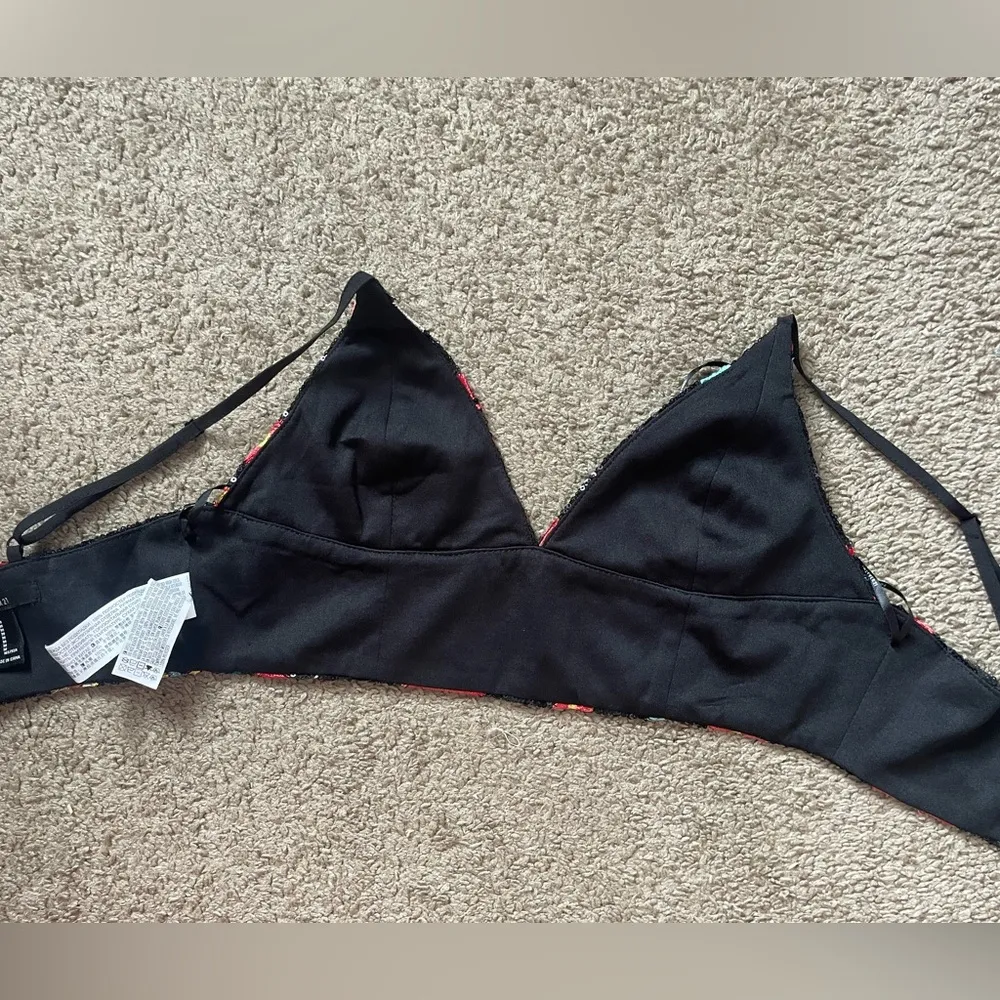 Forever 21 black and red floral sparkle barlette size medium - Image 3