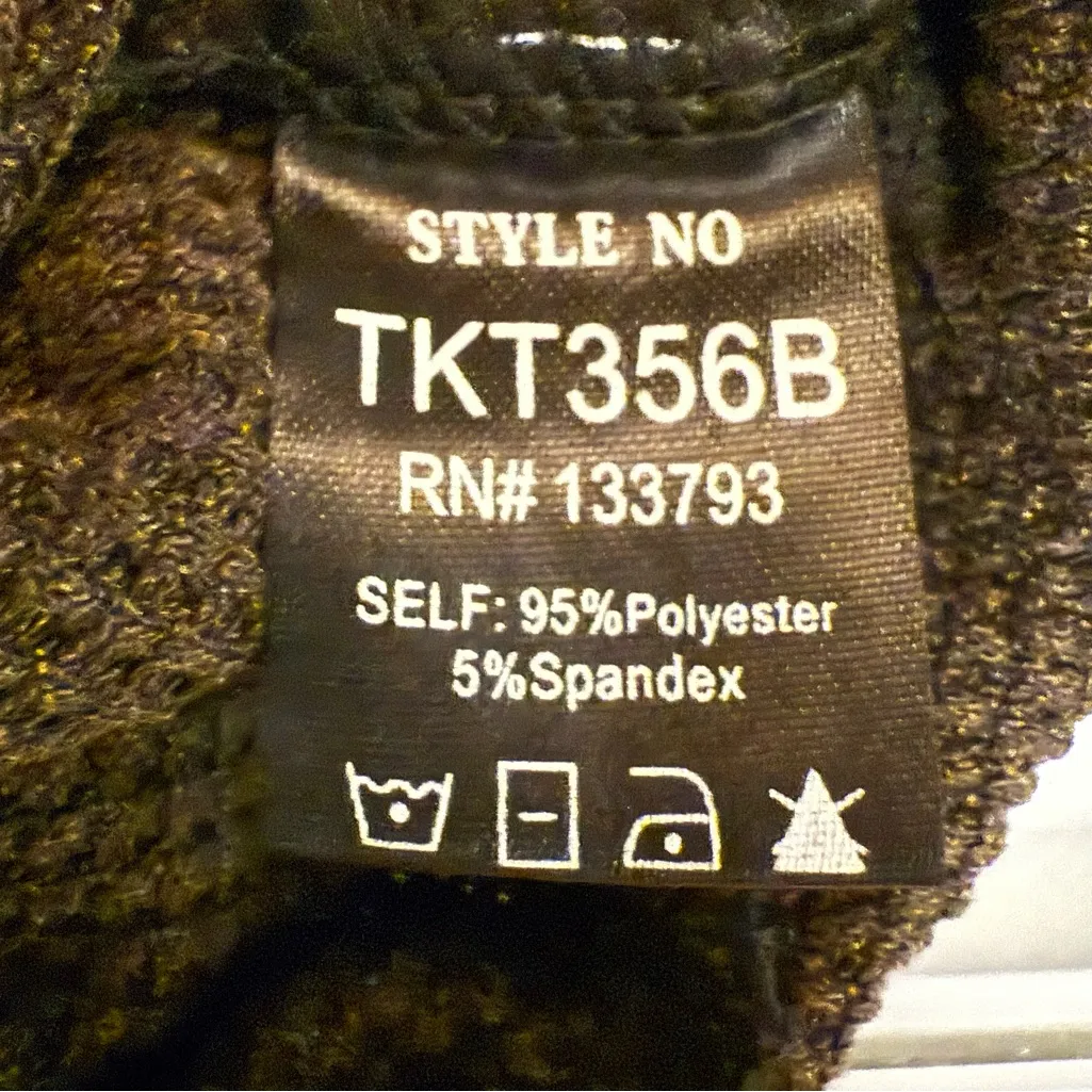 POL V Neck Waffle Crop Top Olive Green With Black Floral Appliqué Size Large NWT - Image 7