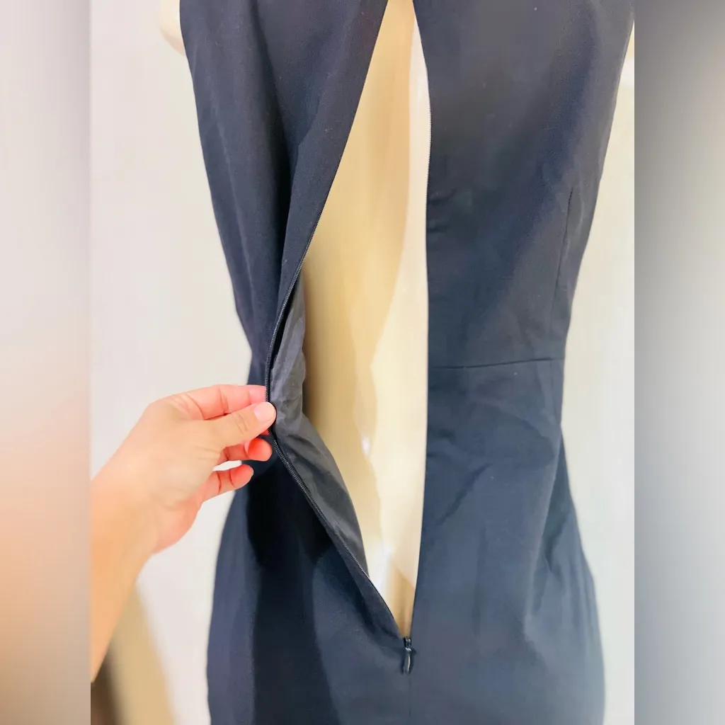 Banana republic stretch dress size 4
98% wool - Image 5