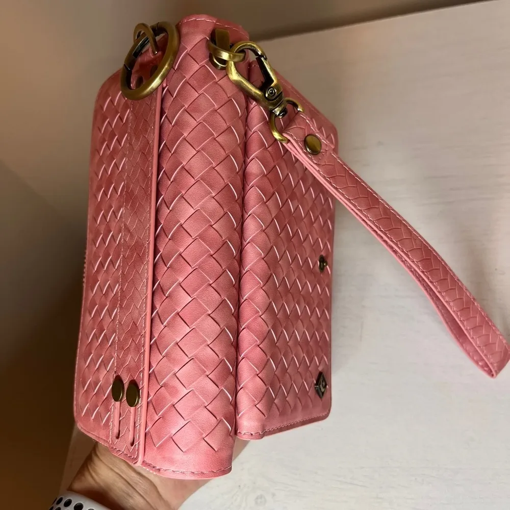 Pola Woven Leather Detachable Strap IPhone holding Wallet - Image 13