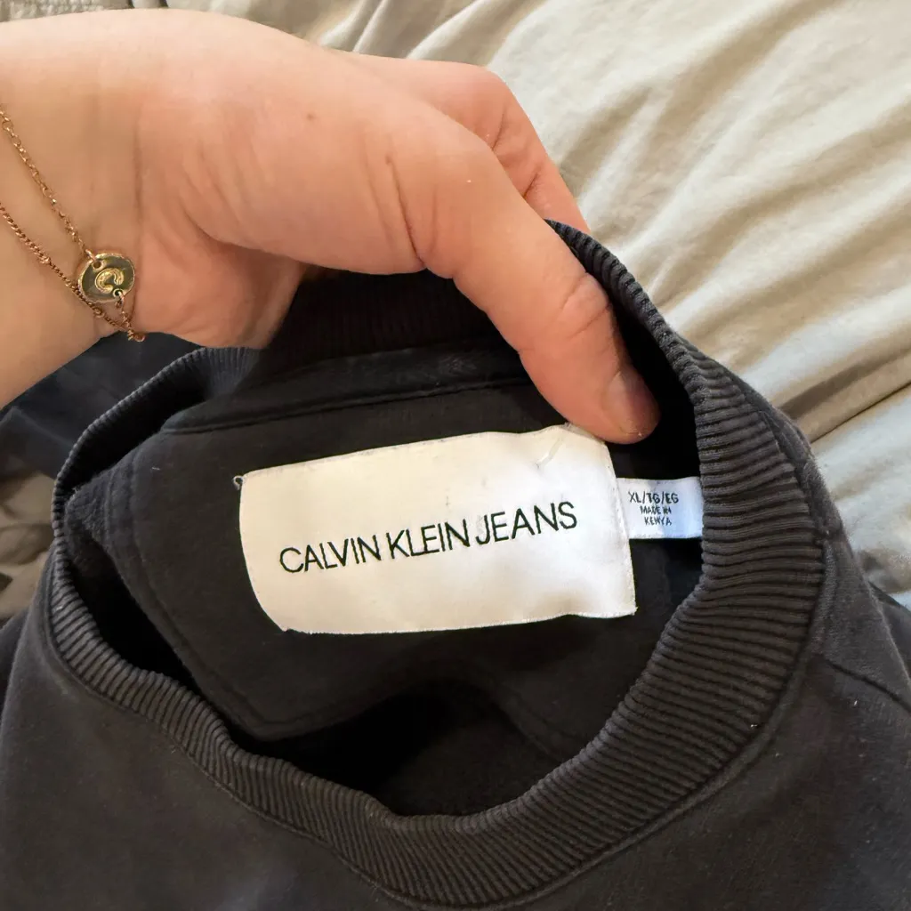 CALVIN KLIEN crewneck XL - Image 4