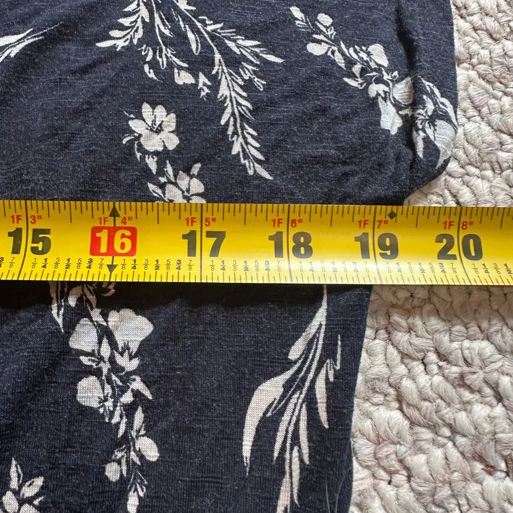 24/7 Maurices Floral Smocked Hem Tee Shirt size large - Image 7