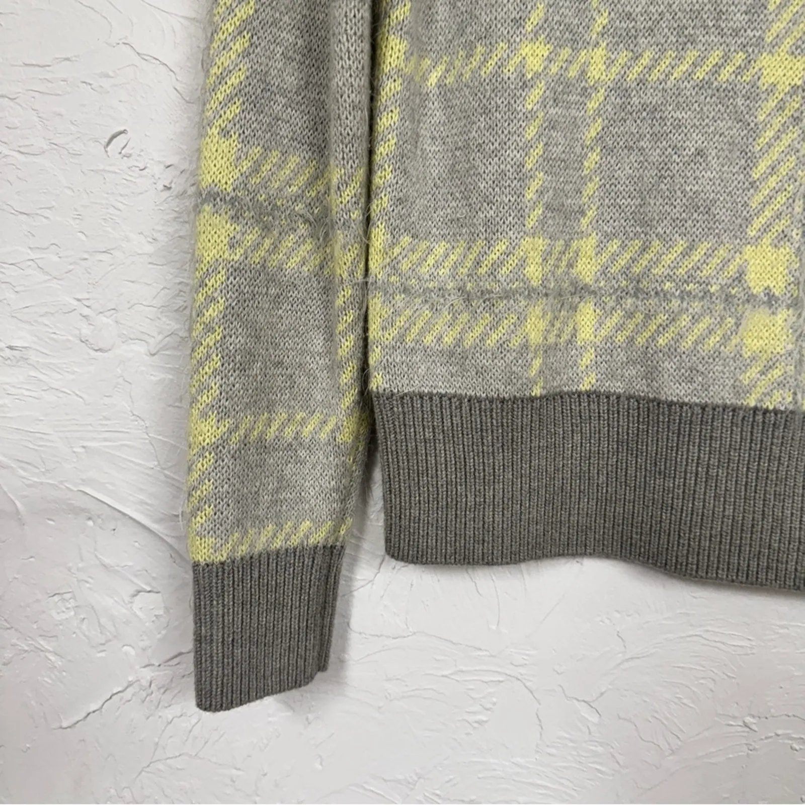 Banana Republic Grey Lime Green Plaid Sweater Womens XS Preppy Merino Wool Fall - Image 2