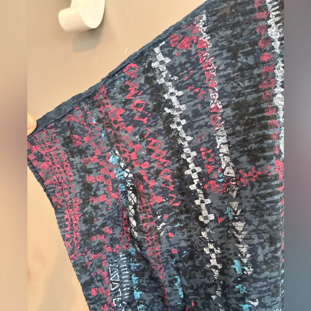 NWOT Papaya Navy and Multicolor Short Sleeve Top With Gold Geometric Accentd - Image 6