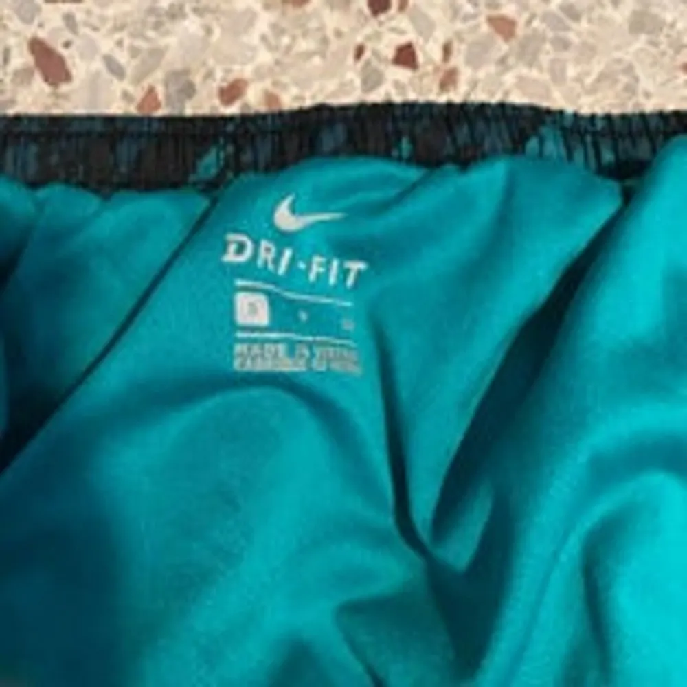 Nike dry fit running shorts small - Image 6