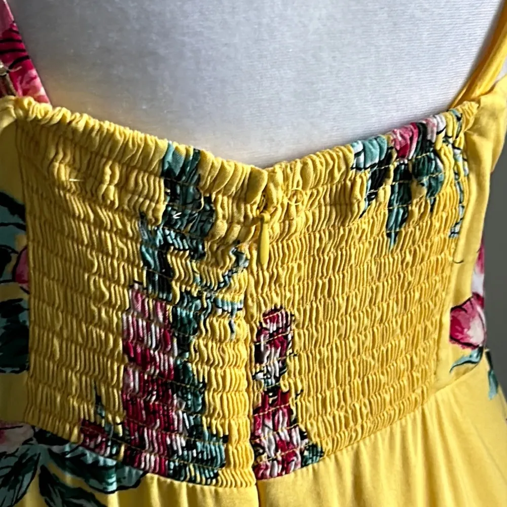 New Socialite Knot Front V-Neckline Babydoll Mini Floral Sleeveless Sundress - Image 3