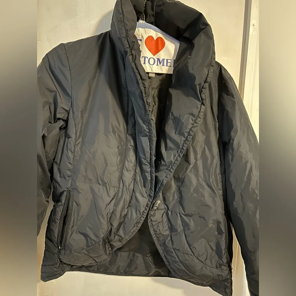 J.Jill black size medium puffy jacket. Preowned good condition. Make an … - Image 2