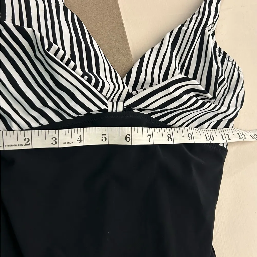 Swimsuit Stylish Black and White Striped Swimsuit see pictures for size Size undefined - Image 9