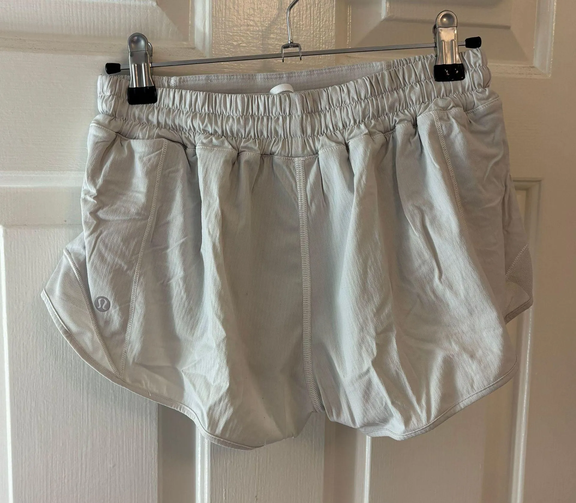 Hotty Hot Short 2.5” - Size 6 & White - Image 3