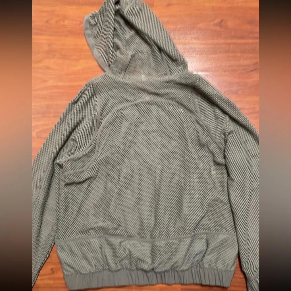 Lululemon women’s Relaxed Fit Mesh Jacket in grey sage size 4 Green - Image 7