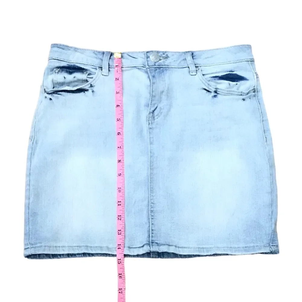 Almost Famous light blue denim skirt M stretchy casual 90s vibes on trend - Image 8
