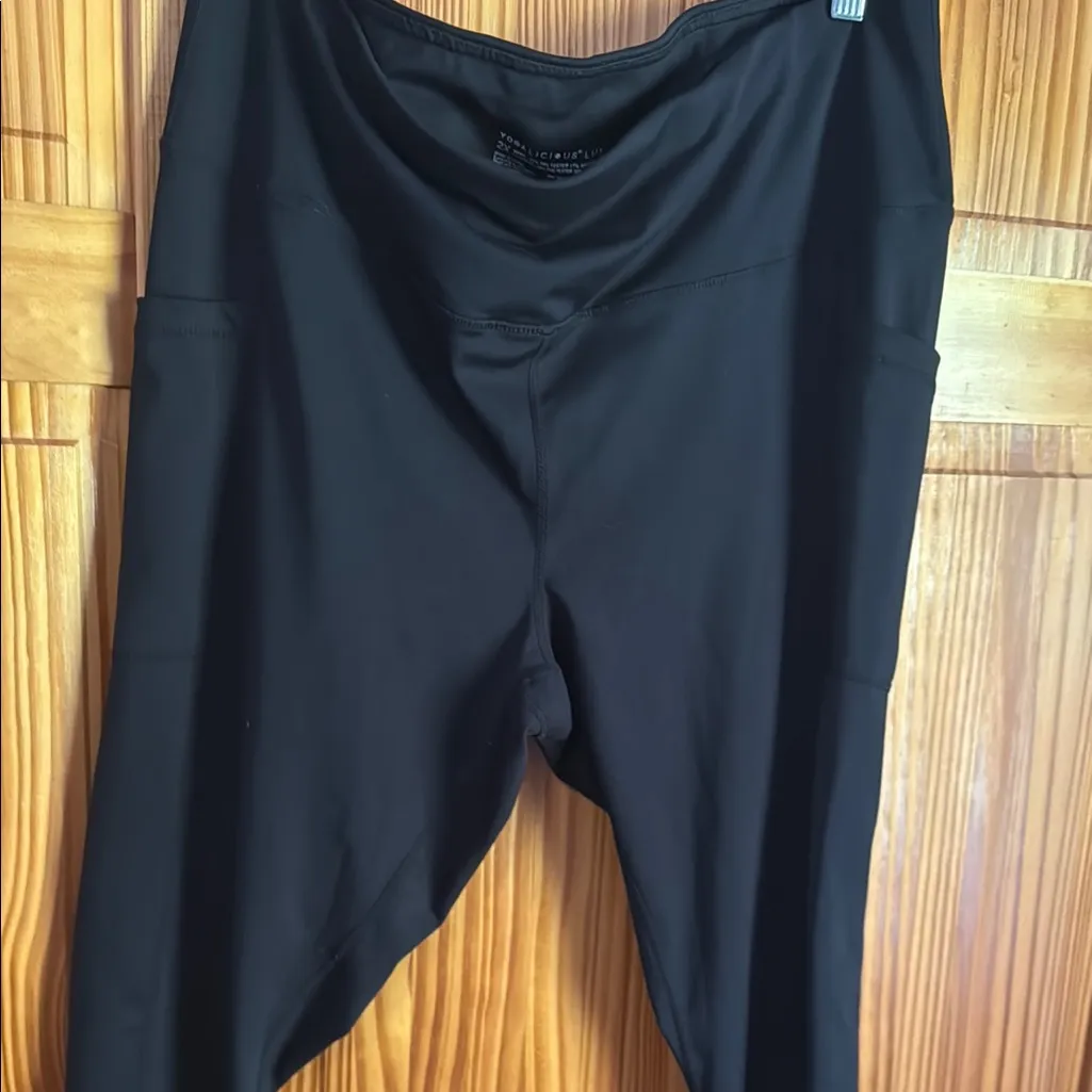 Yogalicious Lux Black Leggings - Image 3