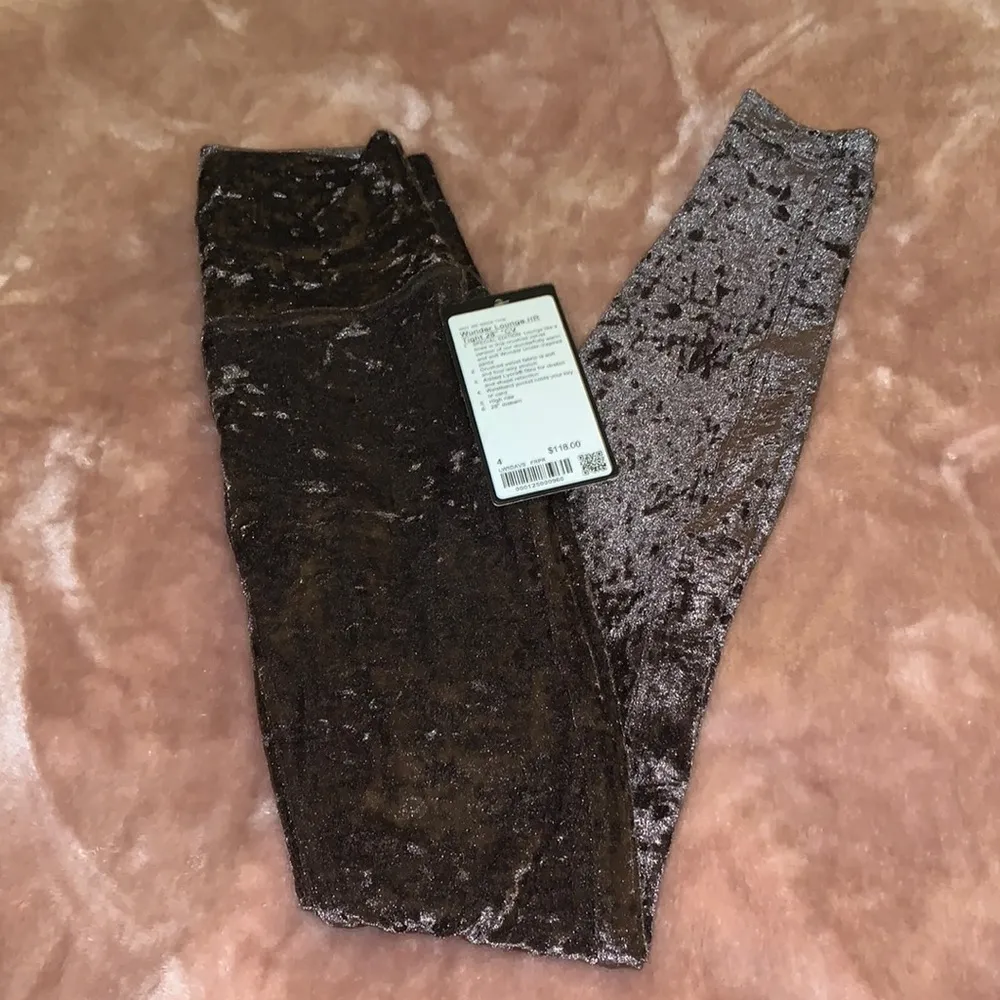 RARE limited addition Lululemon crushed velvet 28 inch leggings - Image 3
