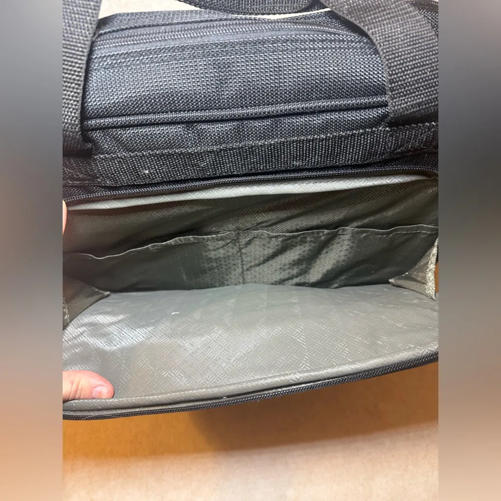 Atlantic Black Travel Shoulder Computer Laptop Electronic Bag 3 Zipper Pockets - Image 4