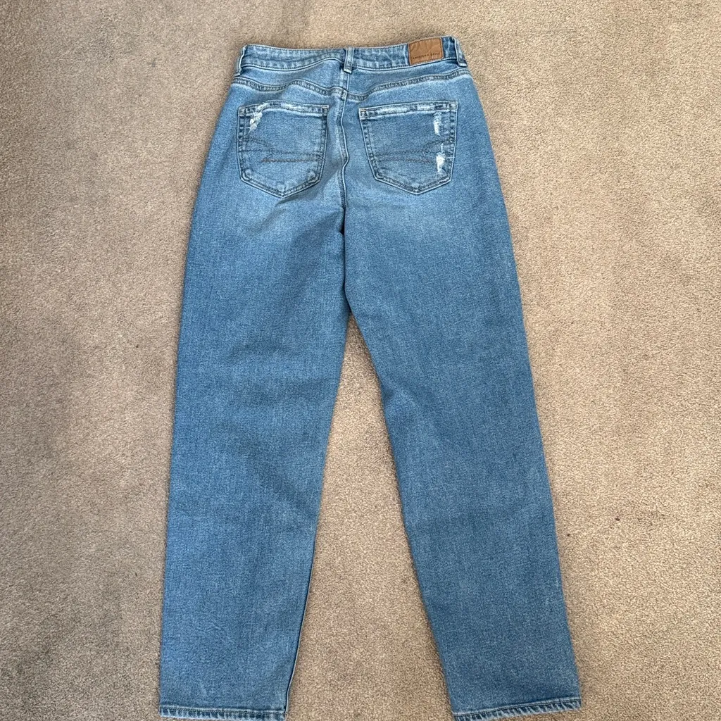 American Eagle Medium Wash High Rise Mom Straight Jeans Size 4 - Image 3
