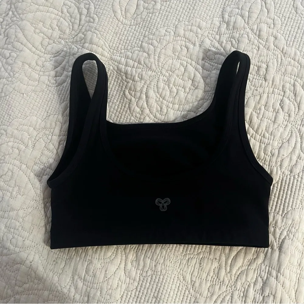 Aritzia TNA action sport bra size XS black - Image 2