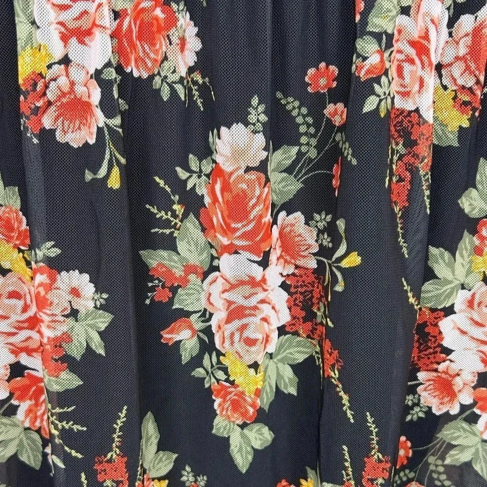 Bobbie Brooks Size Small Women’s Black Floral Sleeveless Tank Top - Image 5