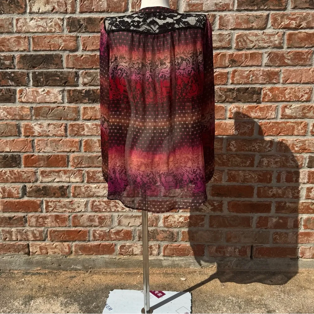 Figuroa & Flower long sleeved ombré semisheer abstract patterned top / L / EUC Red Size L - Image 10