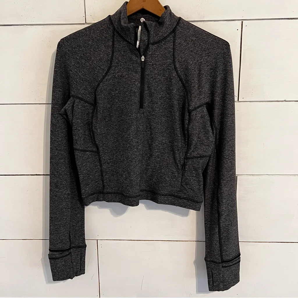 Lululemon It's Rul Cropped Half Zip. Size 8 - Image 3