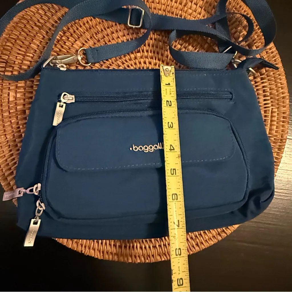 Baggallini Navy Crossbody Bag - Image 2