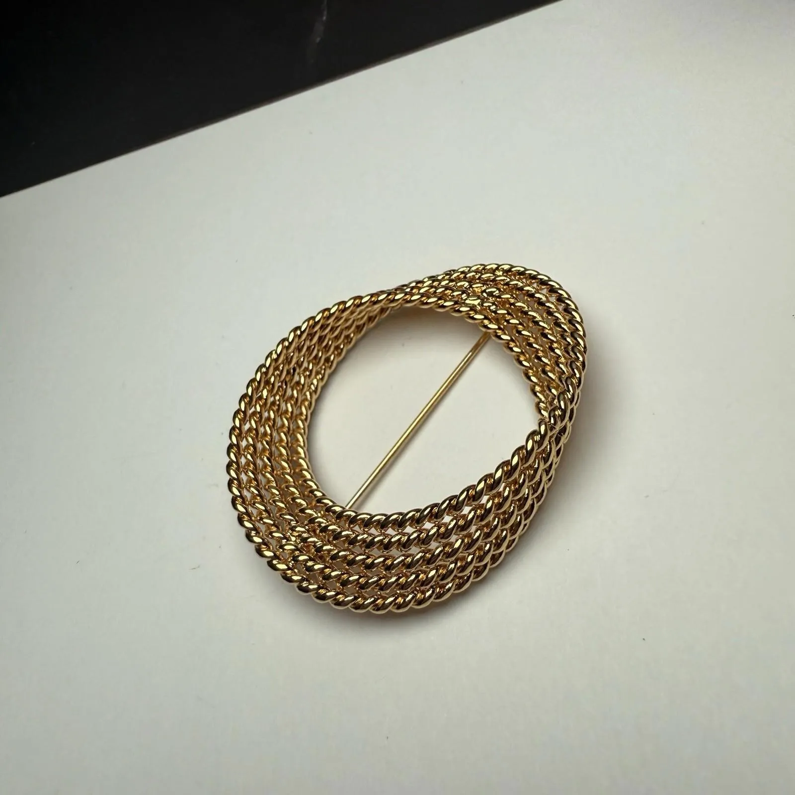 Monet Shiny Entwined Circles Swirl  Gold Tone Brooch Pin Signed Vintage - Image 8