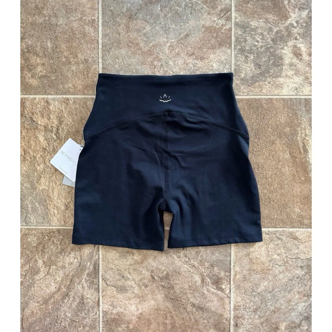 Beyond Yoga Powerbeyond Strive Biker Short Black Size Medium - Image 7