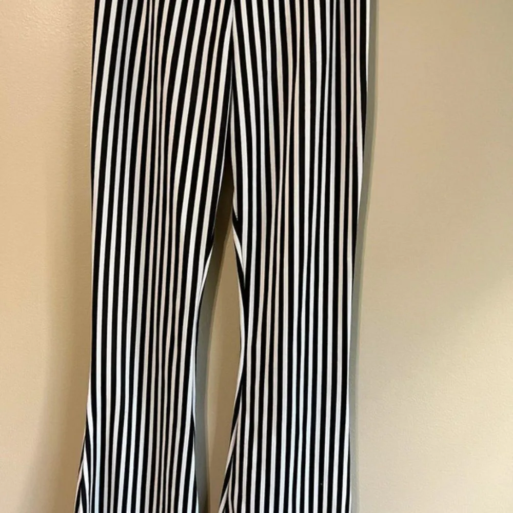 Nastygal size 4 black and white pants - Image 3