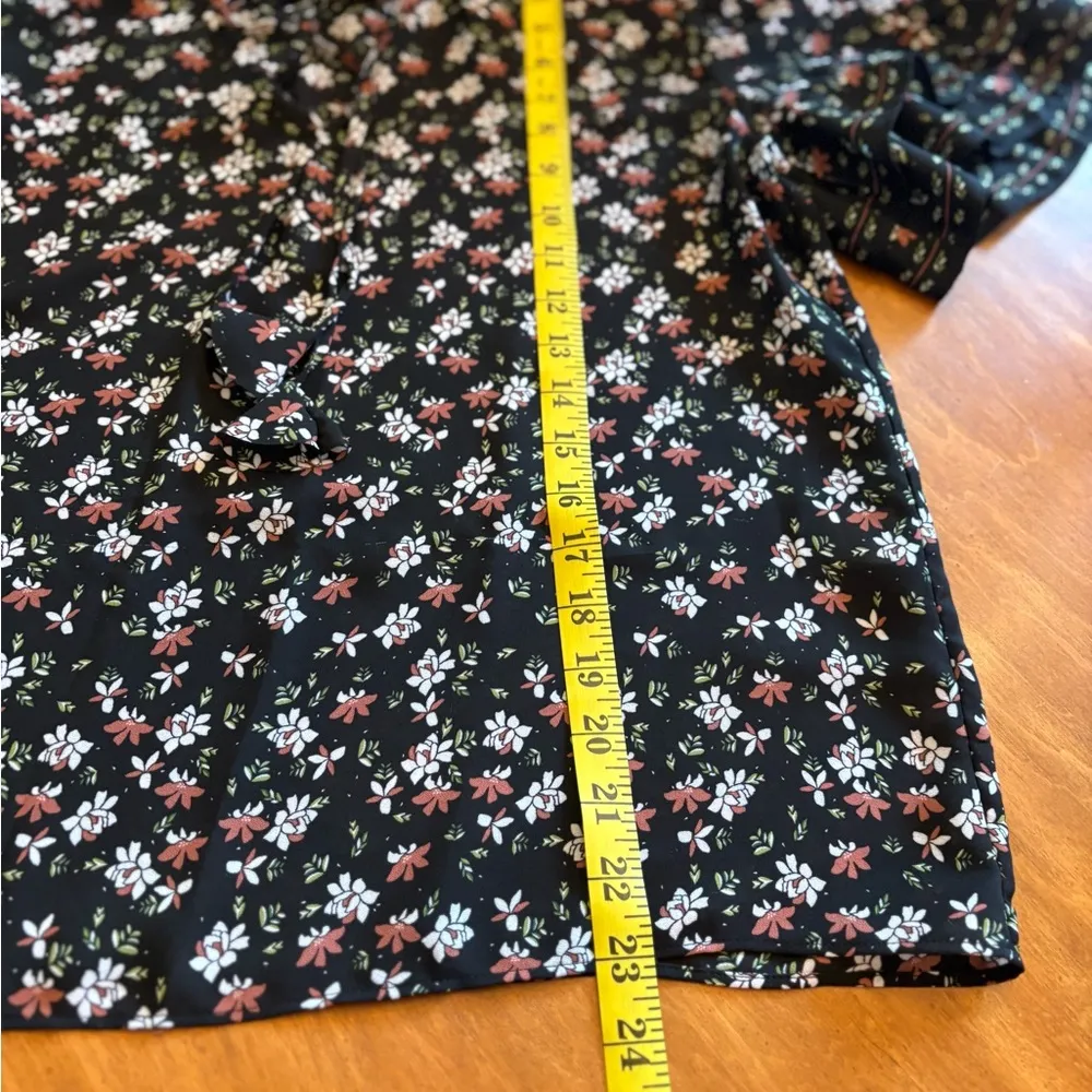 Max Studio Black and White Flutter Sleeve Blouse - Image 9