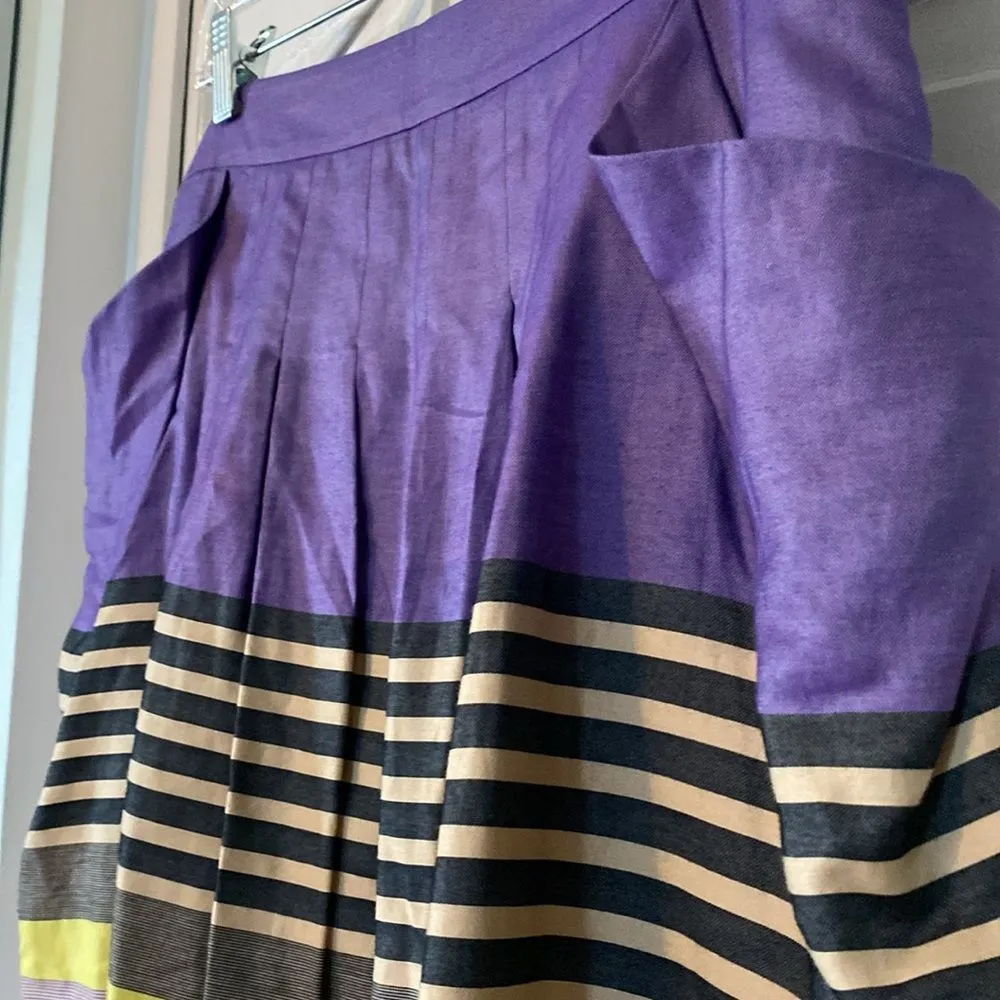 Ted Baker London pleated mini.  Pockets, pleats, pretty - Size M - Image 2