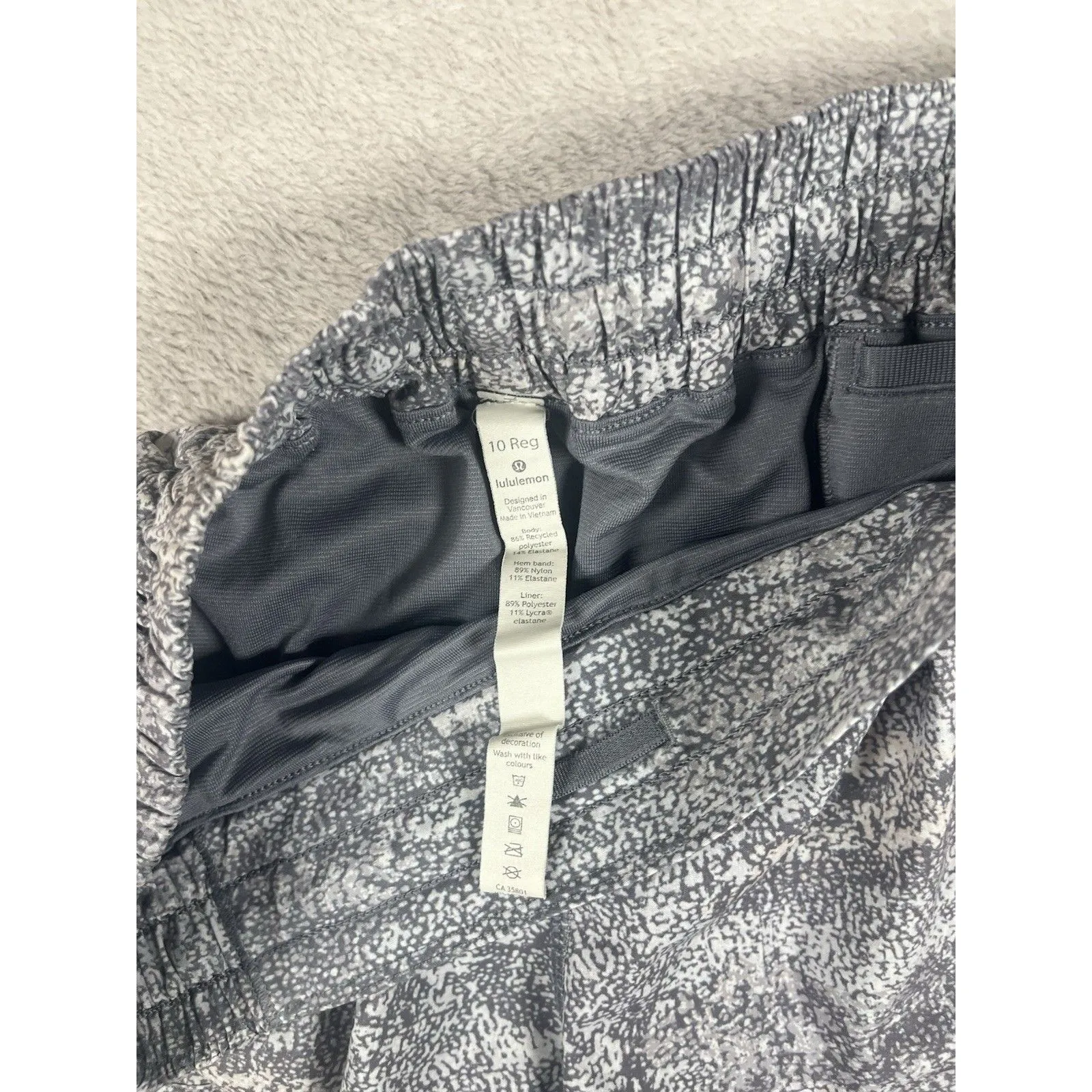 Lululemon Hotty Hot Short II 4" LR 10 Frozen Vista Alpine White Arctic Grey Gray - Image 4