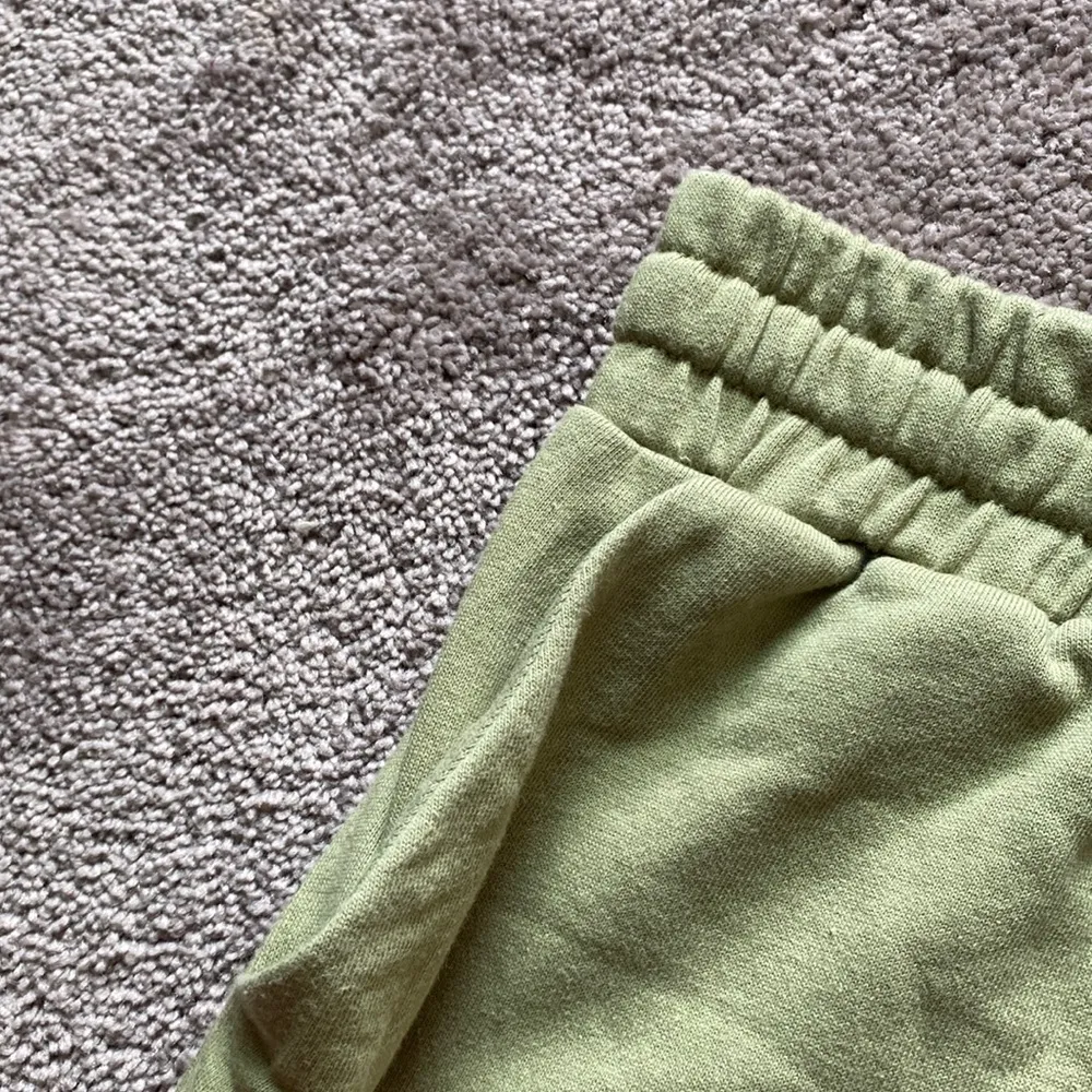 Cabelas Shorts SIZE M - Image 2