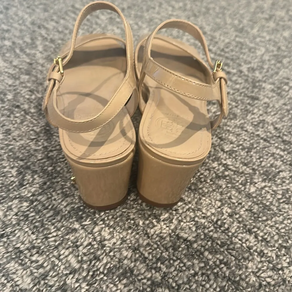 Tory Burch Abena Wedge Flatform Patent Flatform Sz 7.5 - Image 4