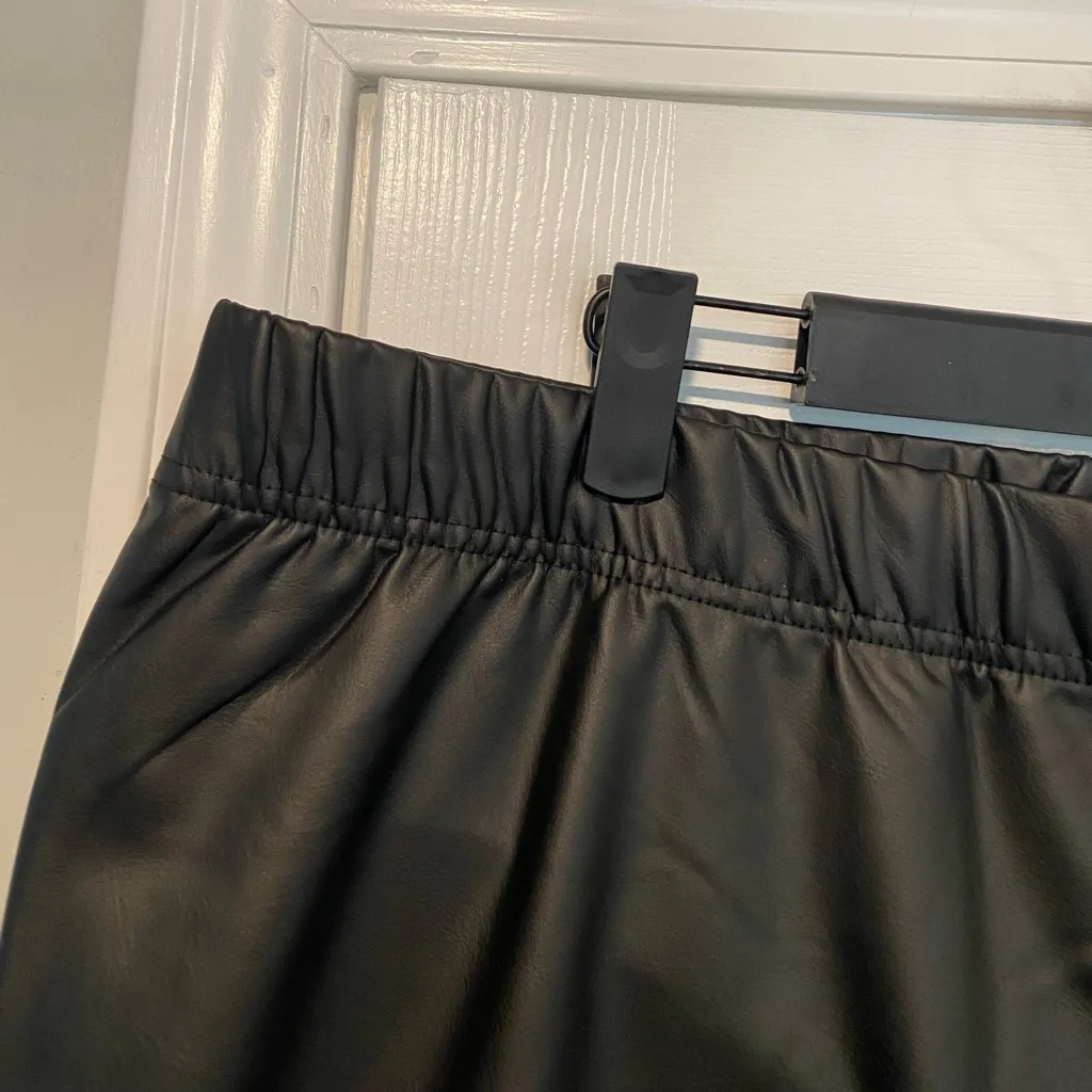 NWT Old Navy Size XXL Black Faux Leather Pull On Stretch Elastic Waist Leggings - Image 4